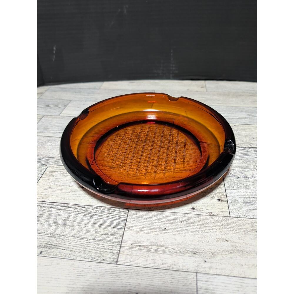Vintage mid-century modern ‘Root Beer glass’ ashtray with waffle pattern base
